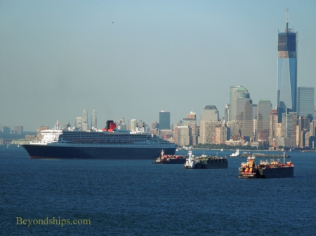 Queen Mary 2 passes New York's Freedom Tower 